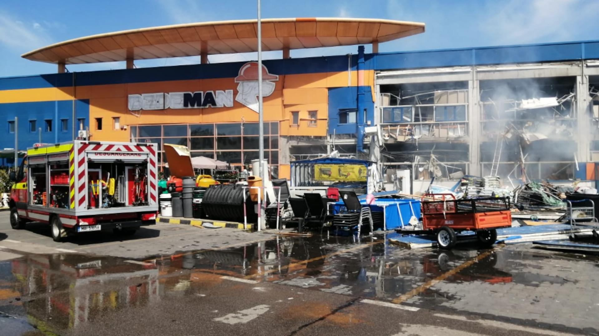 Explozie la un magazin Dedeman. Mai mulți angajați au fost răniți în urma deflagrației