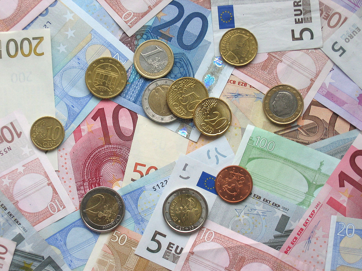 Analiza financiară. Euro a crescut cu un ban