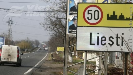 La şase ani, zdrobiţi de autoutilitară