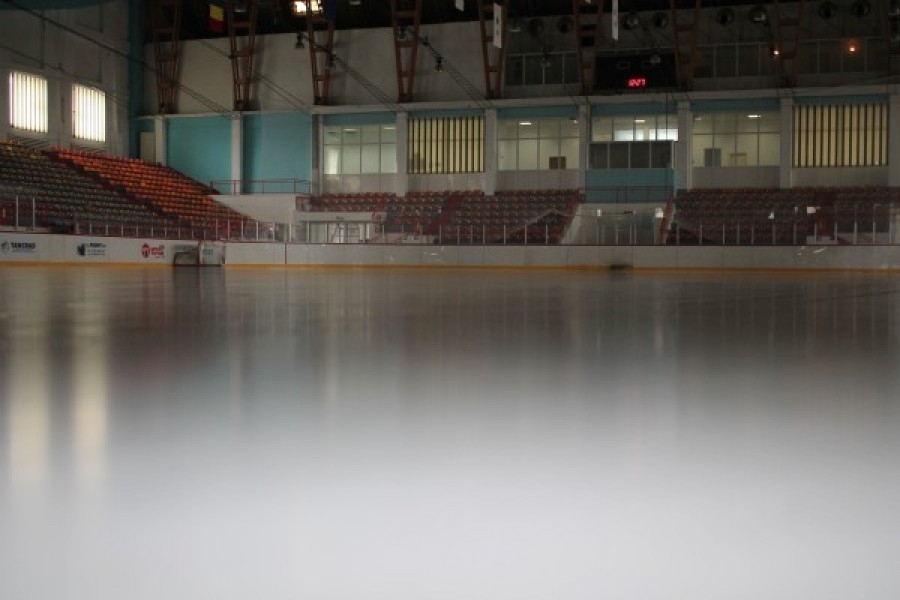 PROGRAM special de vacanţă, la PATINOARUL din Galaţi