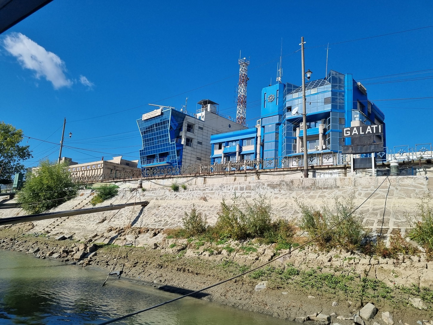 Aviz de forță majoră pe Dunăre. AFDJ Galați, probleme uriașe în menținerea șenalului navigabil