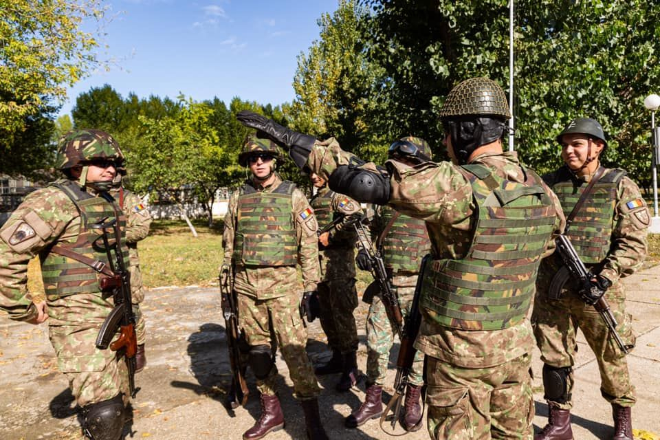 Tanchiștii și infanteriștii din Galați caută colegi noi