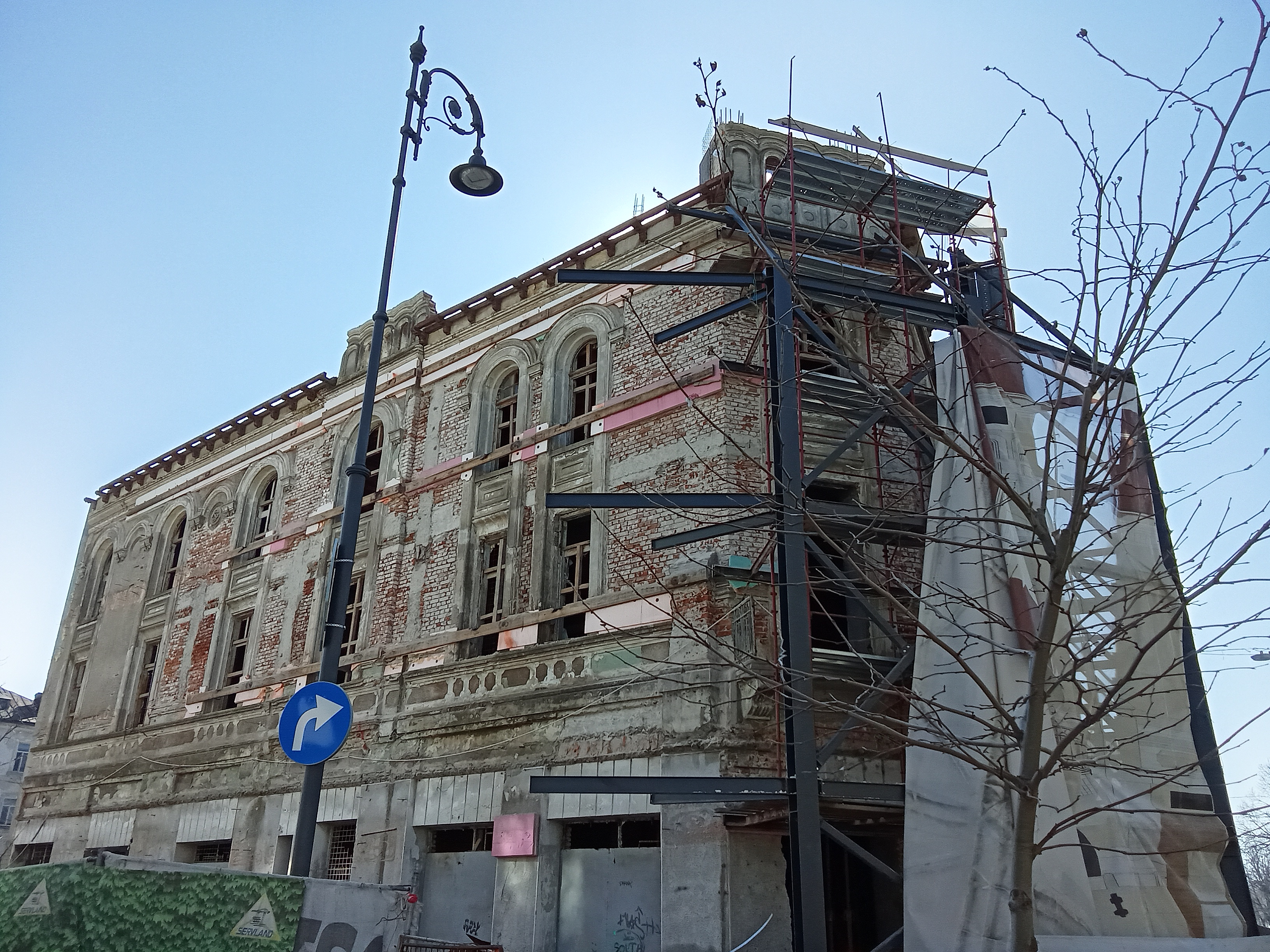 Palatul „Gheorghiu” a scăpat de jumătate din „armură”, dar s-a și scumpit