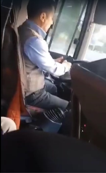 Șoferi cu microbuze pline și cu ochii în telefoane. Curse la limita siguranței între Tecuci și Galați