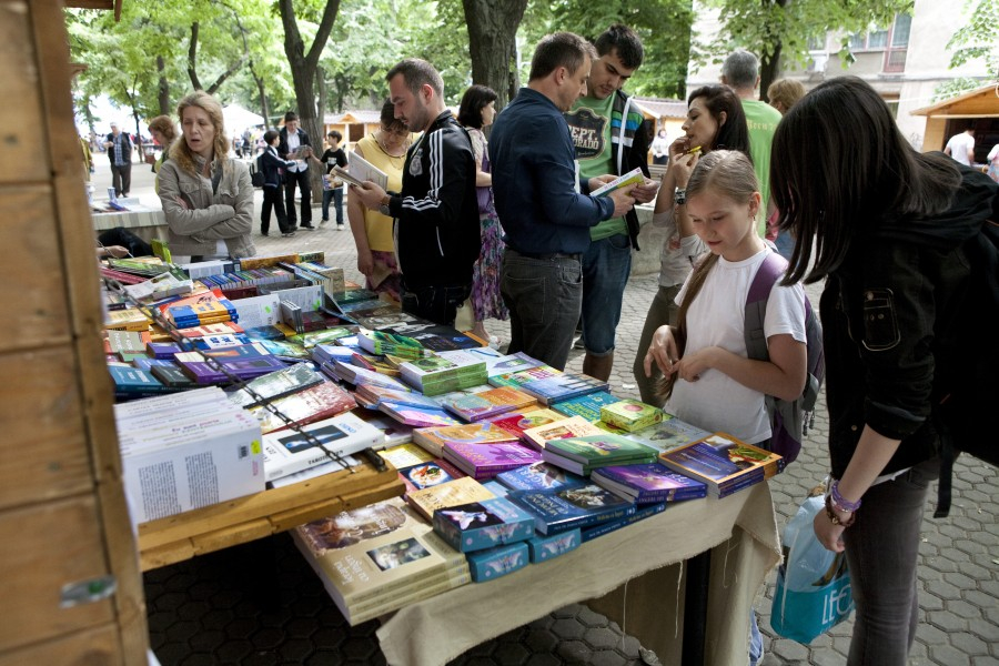 Începe Festivalul Internaţional al Cărţii