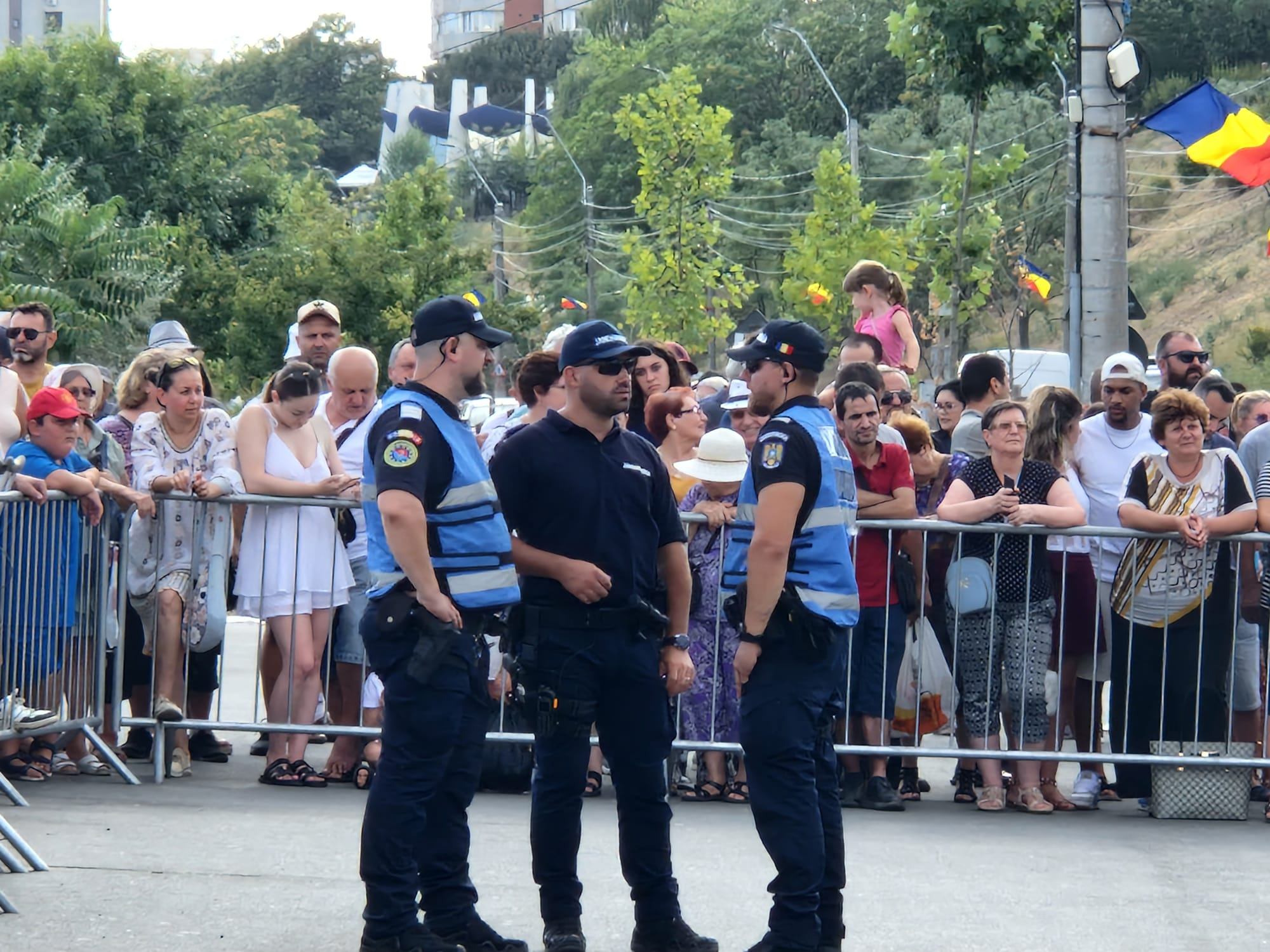 Peste 700 de scandaluri, 125 de apeluri la 112 în weekendul de Sfânta Maria
