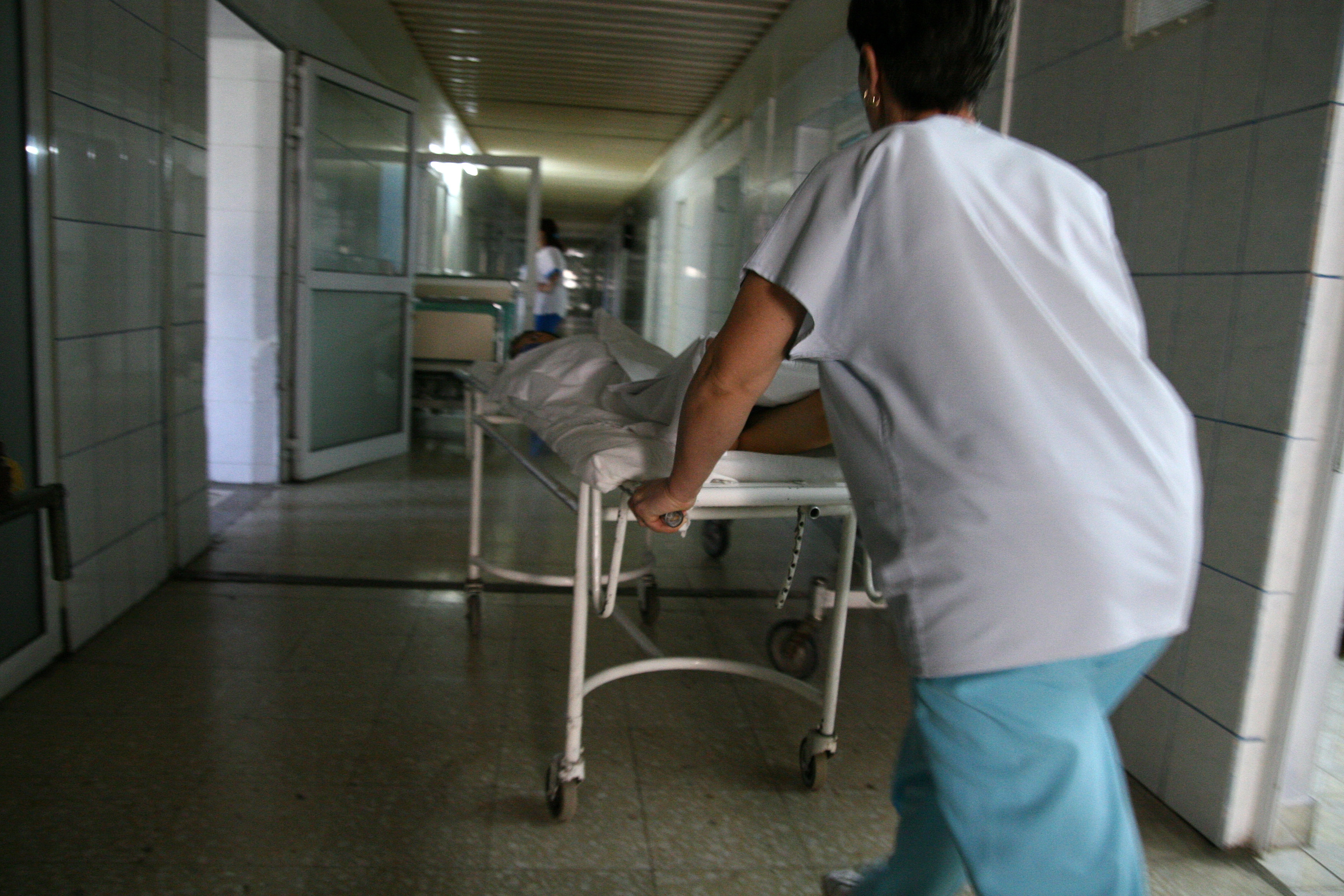 Asistentele fac legea la Spitalul Judeţean. Vezi ce a păţit un pacient