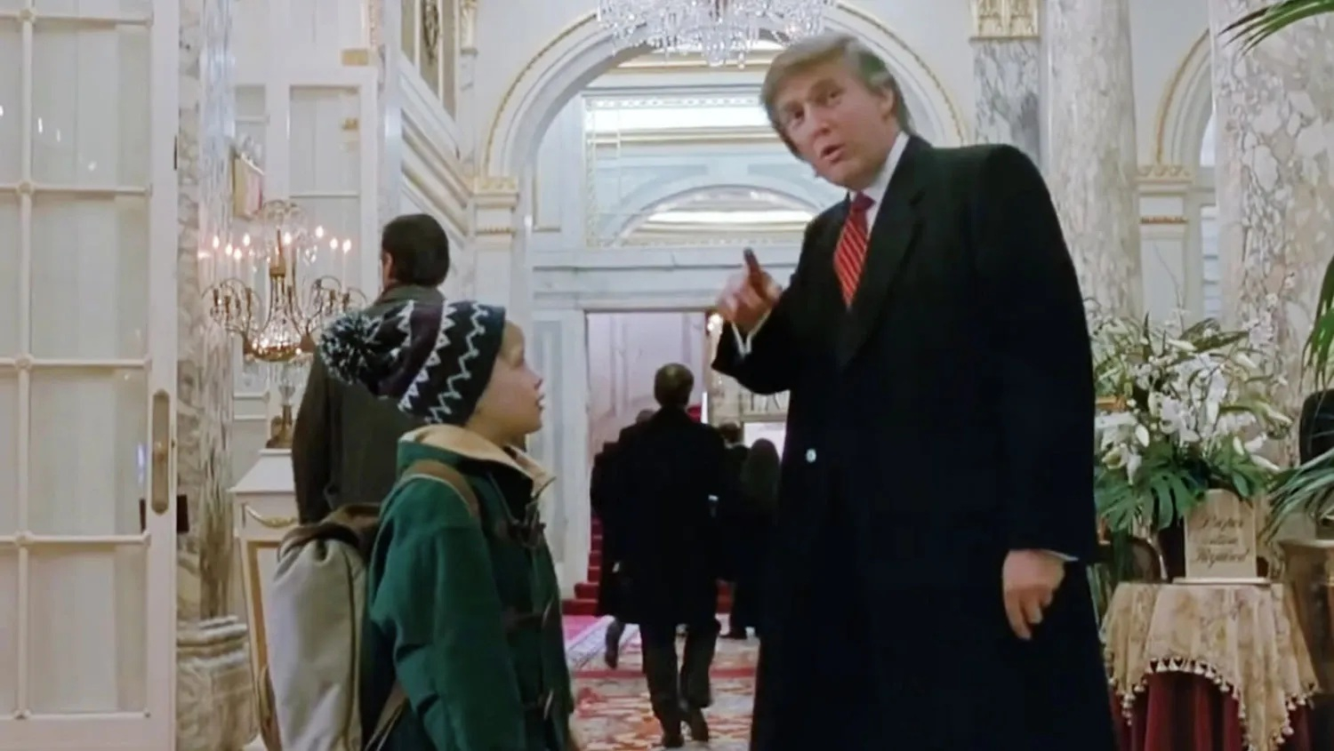 Regizorul filmelor „Singur acasă” se teme să elimine scena cu Trump