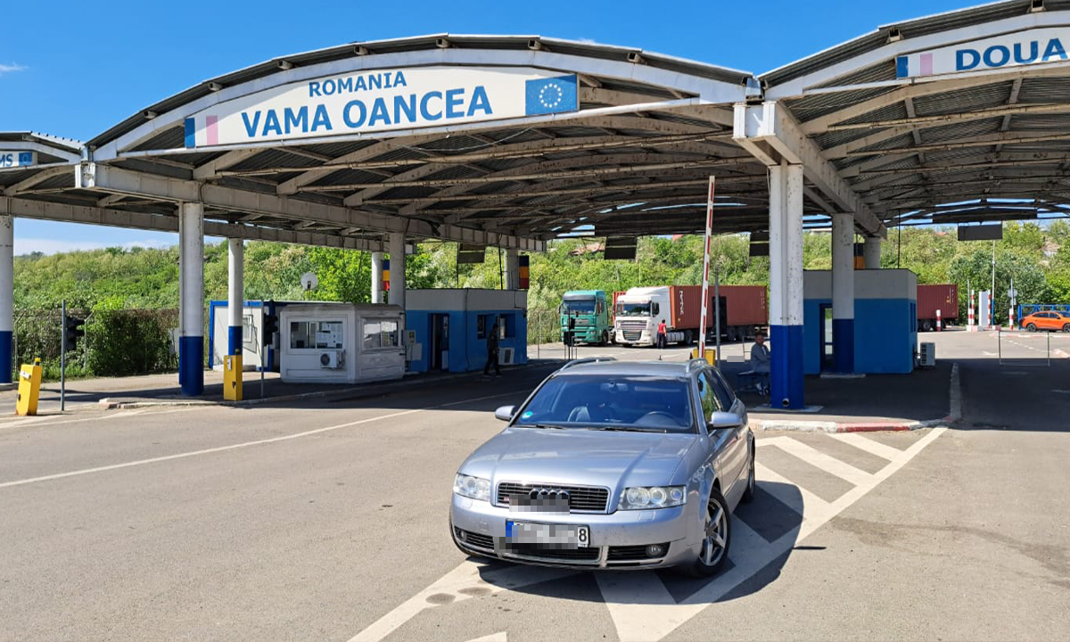 La frontieră, cu permis de conducere fals