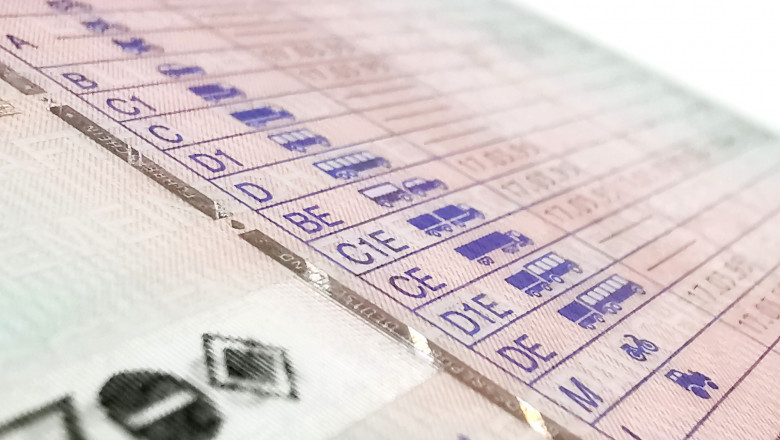 Testul pentru redobândirea permisului se mută la „Permise”
