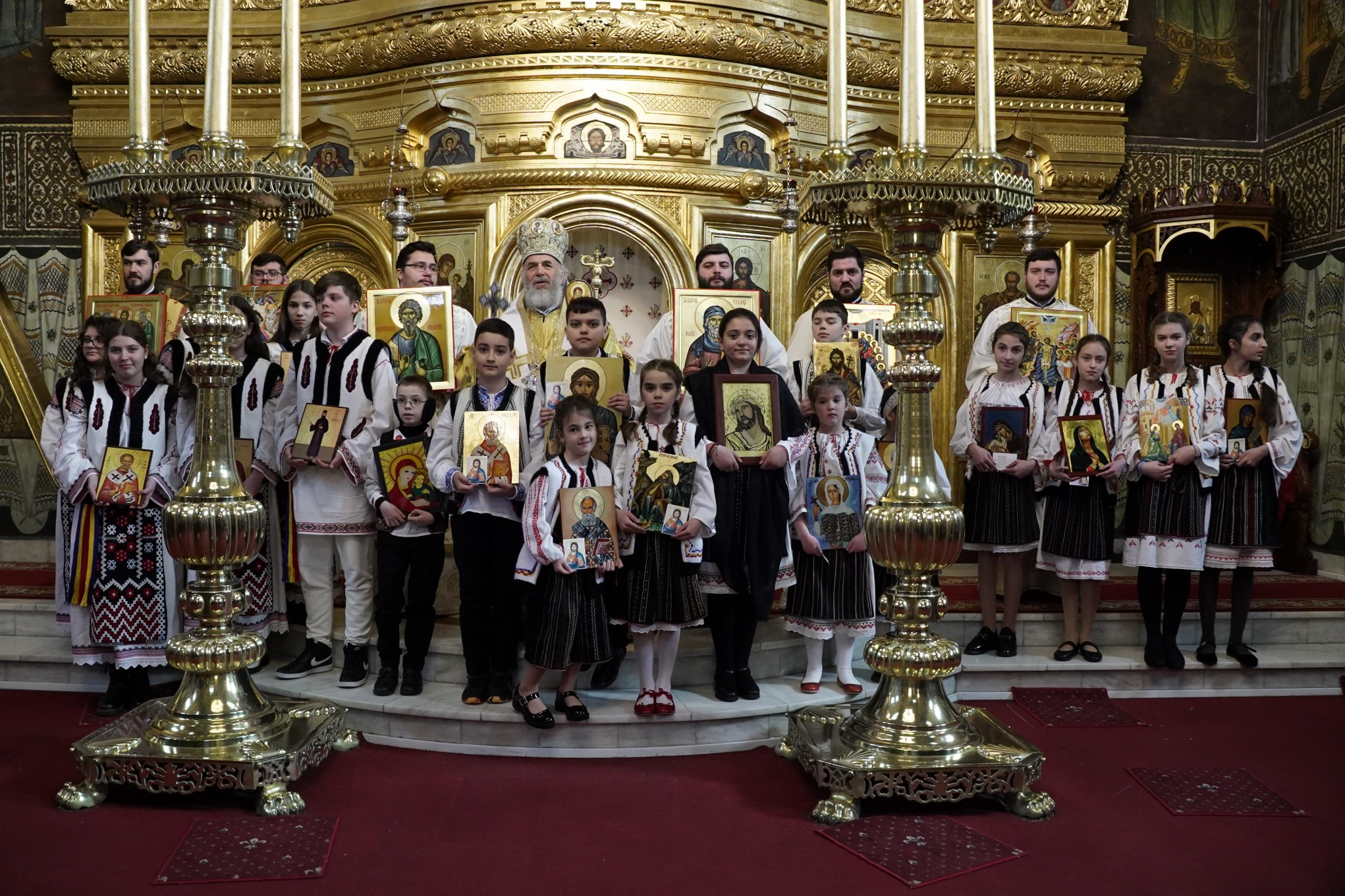 Lucrările tinerilor iconari gălățeni, expuse la Muzeul Eparhial