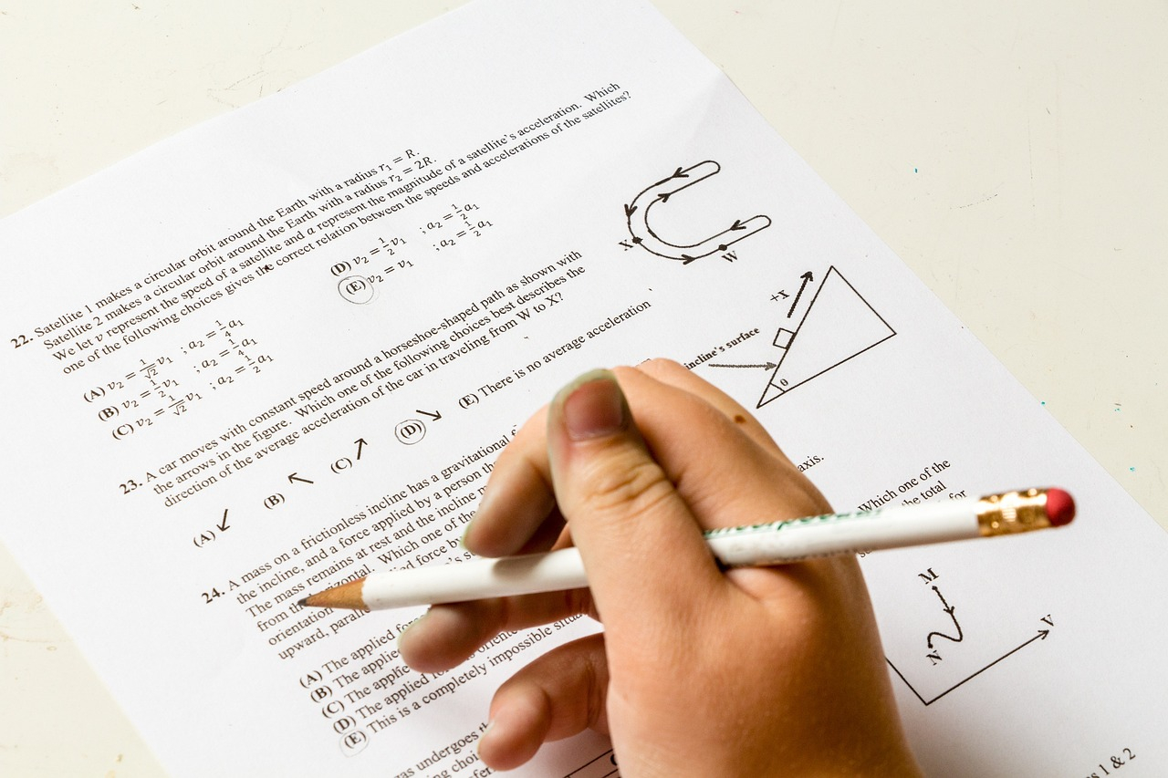 Simulări la examenele naționale, dar şi la ore