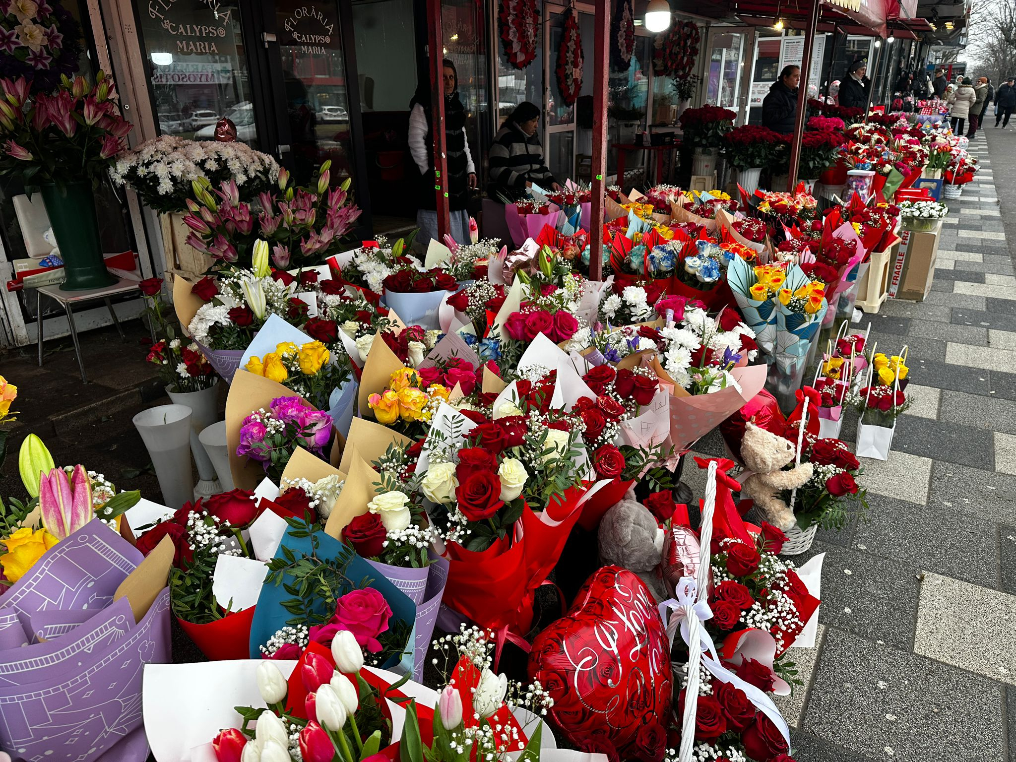 Cât costă dragostea, de Valentine’s Day? - Mercurial în florării și supermarketuri