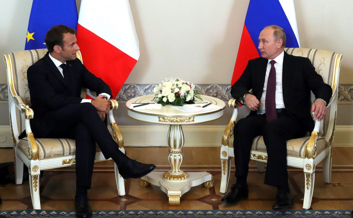Putin e gata să stea de vorbă cu Macron