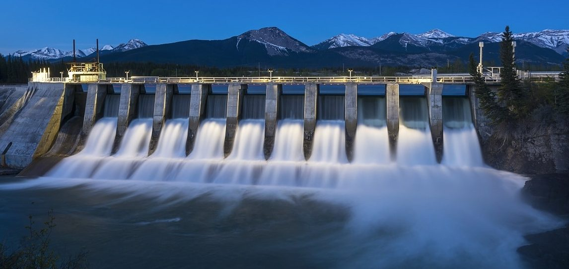 Producția de energie electrică a României, în scădere accentuată