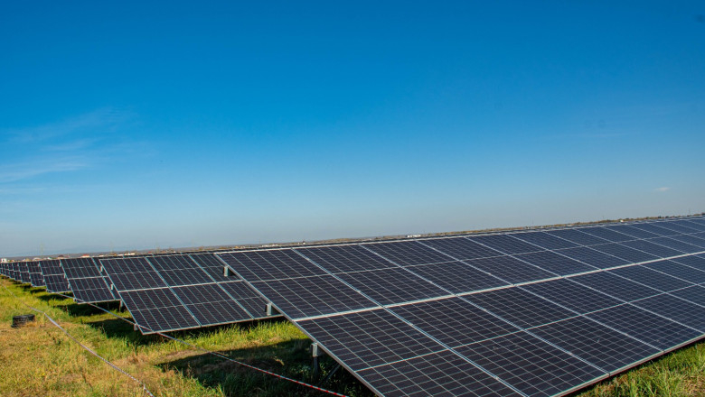 O firmă gălățeană construiește un parc fotovoltaic în Bistrița-Năsăud