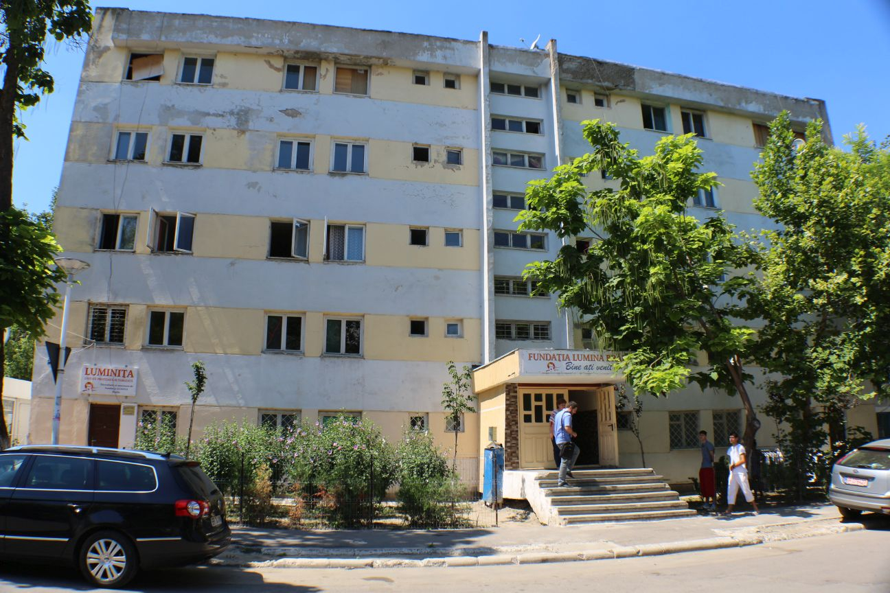 Tineri cu dizabilităţi, orfani pentru a doua oară