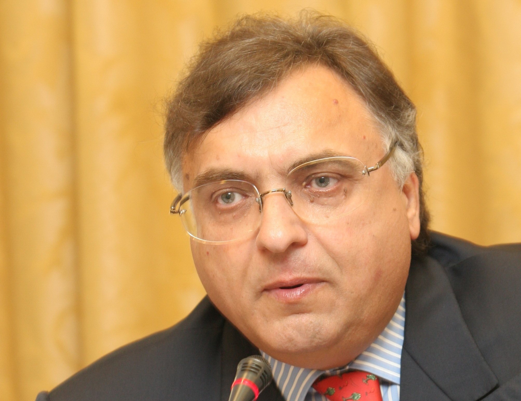 Adamescu investeşte la Oţelul 10 milioane de euro în cinci ani