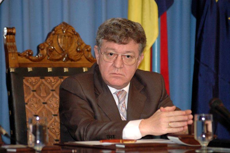 Fostul ministru al Apărării, în atenţia anchetatorilor DNA într-un dosar privind atribuirea unor locuinţe 