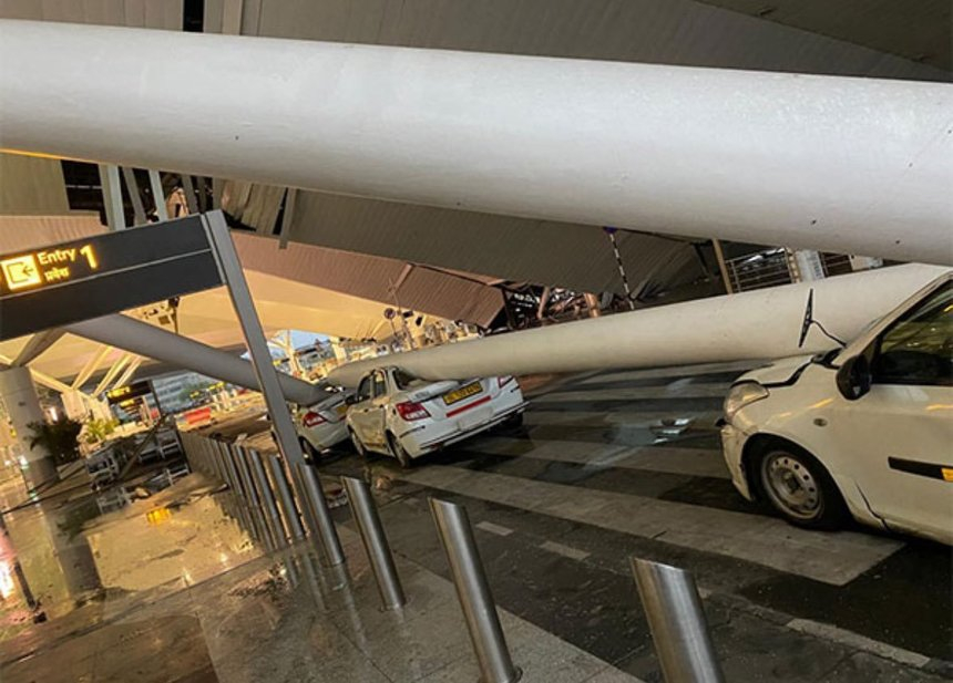 Acoperiş prăbuşit la aeroportul din New Delhi