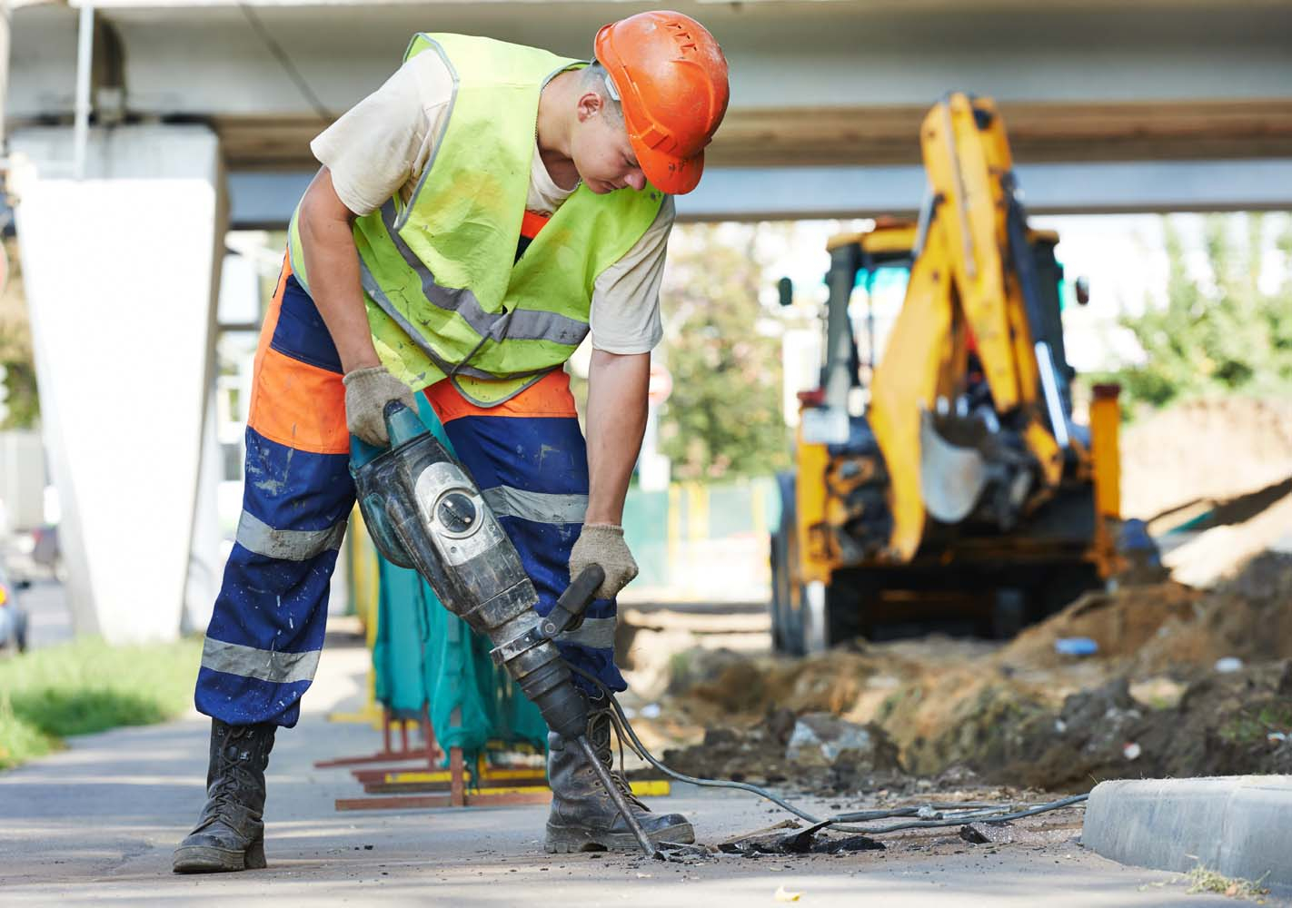 Un val de concedieri amenință construcțiile românești