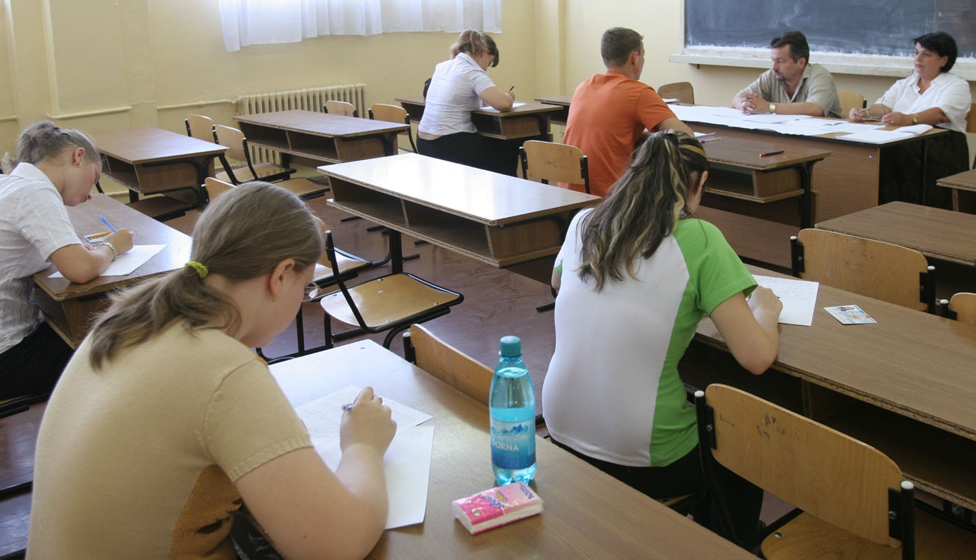 Bacalaureat cu muncă aproape voluntară