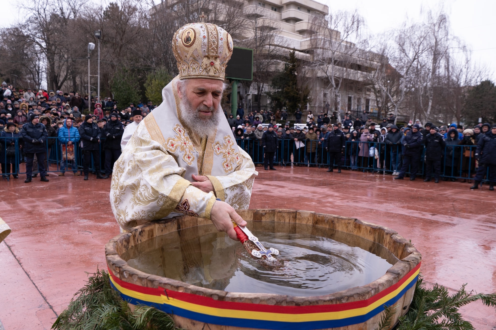 Când vor avea loc slujba de Bobotează şi aruncarea crucii în Dunăre