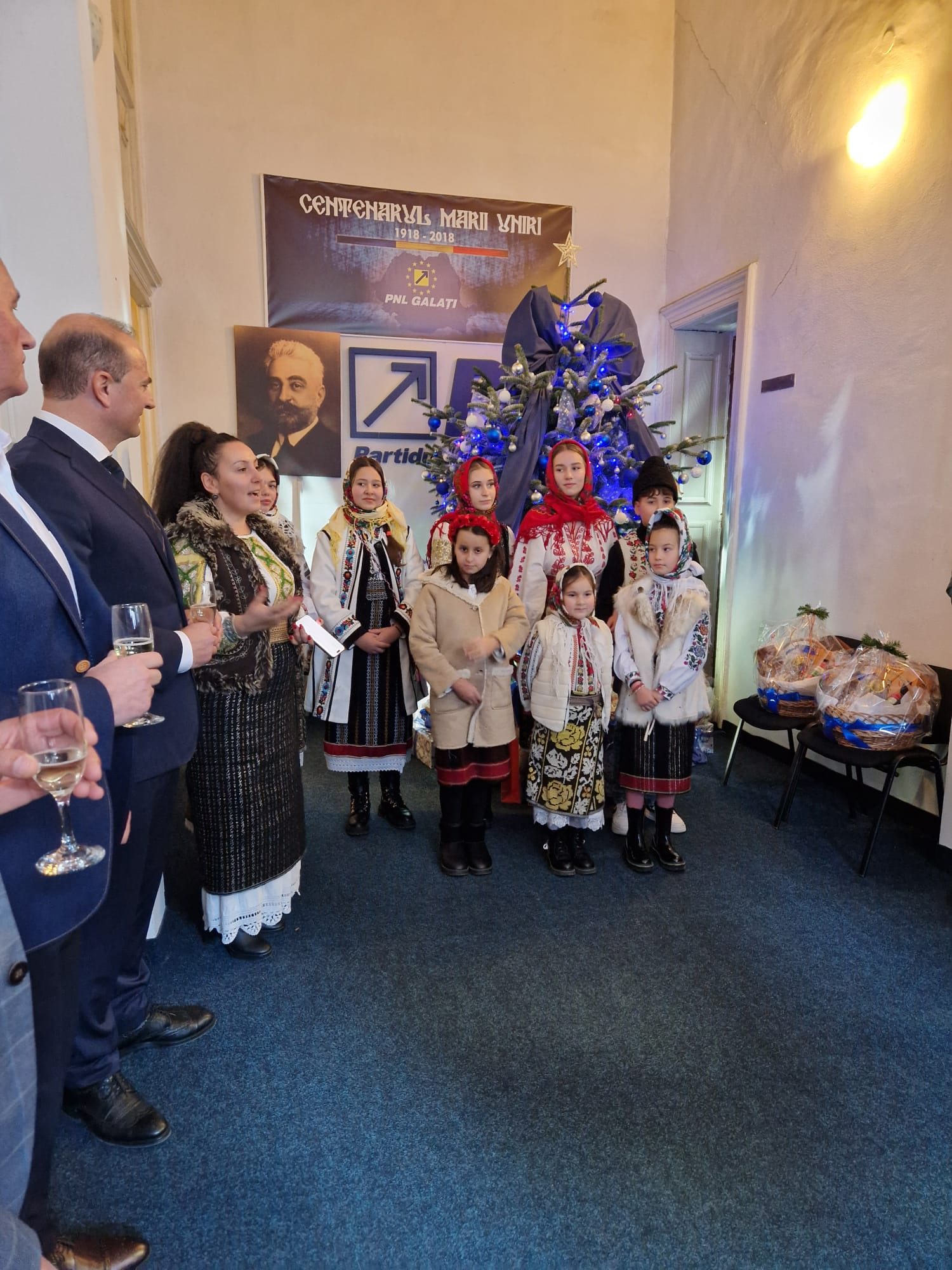 Grupul "Cetiniţa", cu colinda la PNL Galaţi
