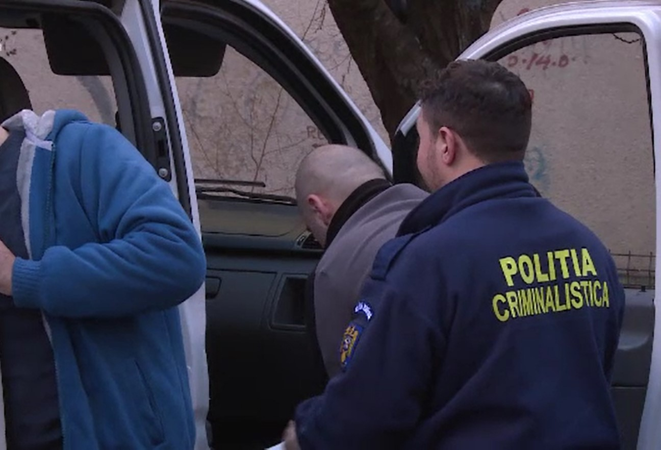 Un bărbat și-a înjunghiat tatăl pentru că i-a spart laptopul