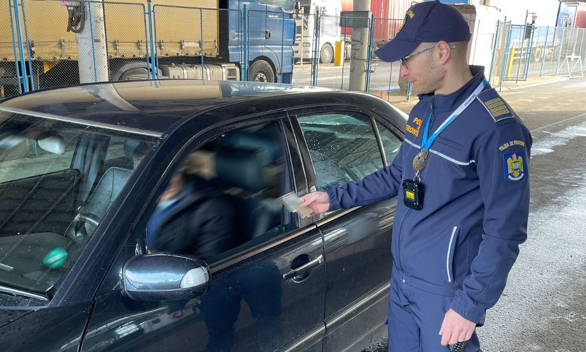 A încercat să intre în țară cu un permis fals