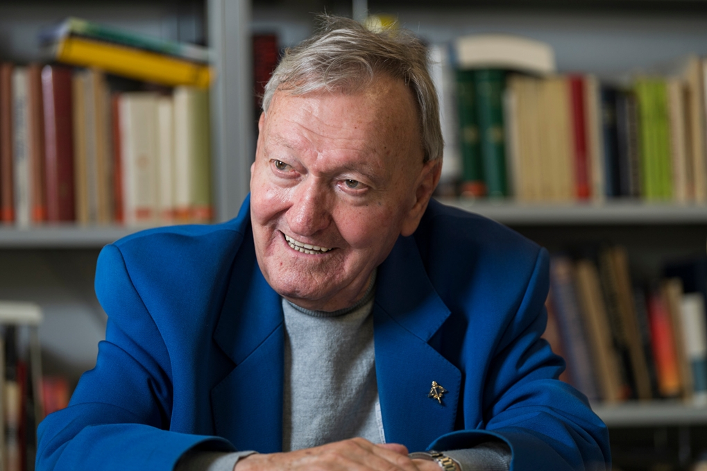 A murit scriitorul Erich von Däniken, promotorul „zeilor” extratereştri