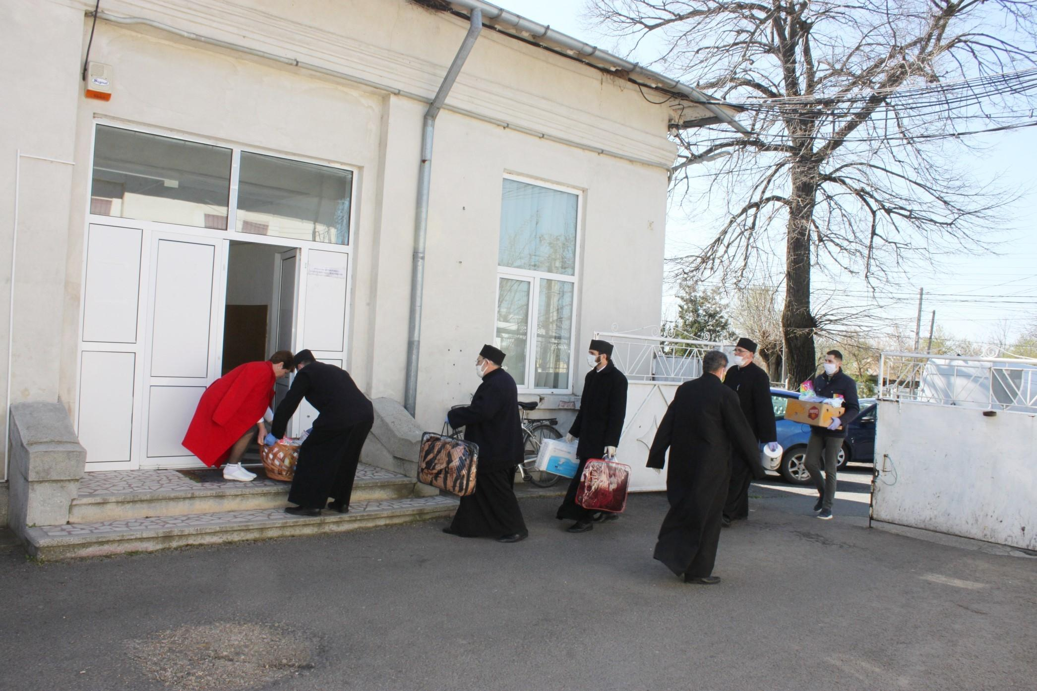 Ajutoare şi materiale de protecţie pentru spitalul din Iveşti