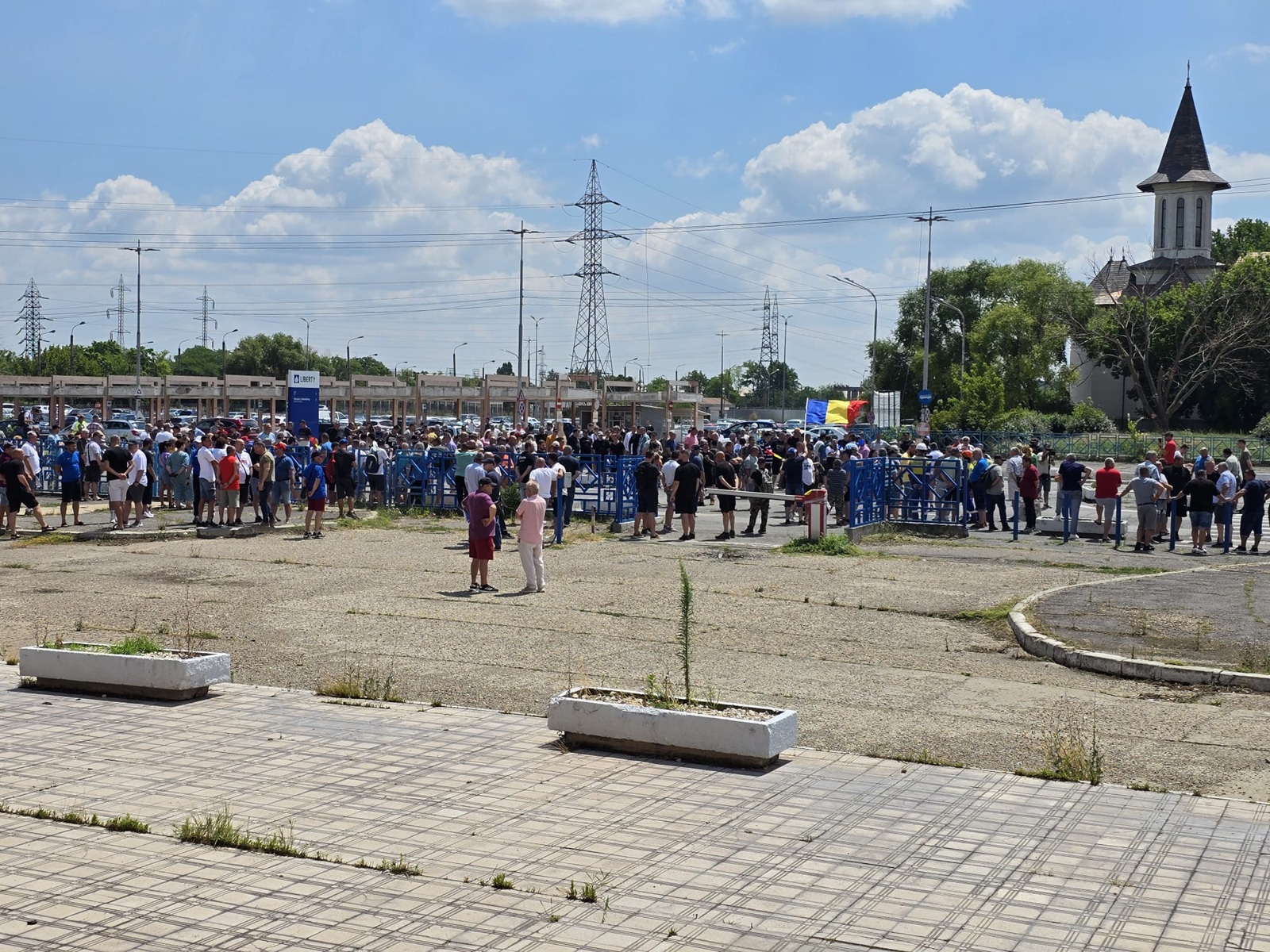 UPDATE. Micul mare protest de la Liberty. Mai mulți ca de obicei, mai puțini decât se așteptau. Reacția concordatarilor