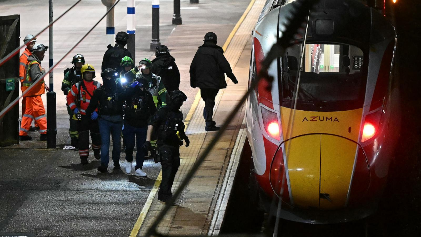 Pasageri înjunghiați în tren de doi tineri