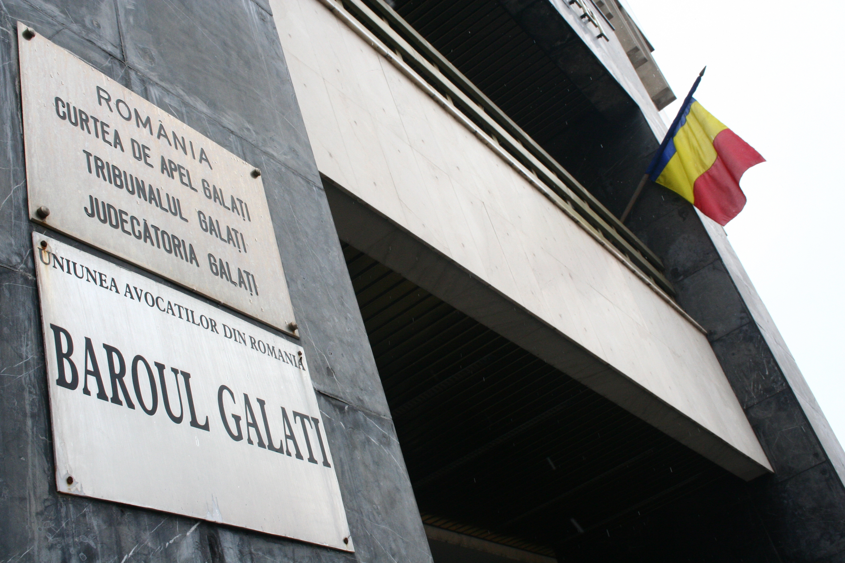 Decizie: Avocaţii gălăţeni nu vor pleca din Palatul Justiţiei 