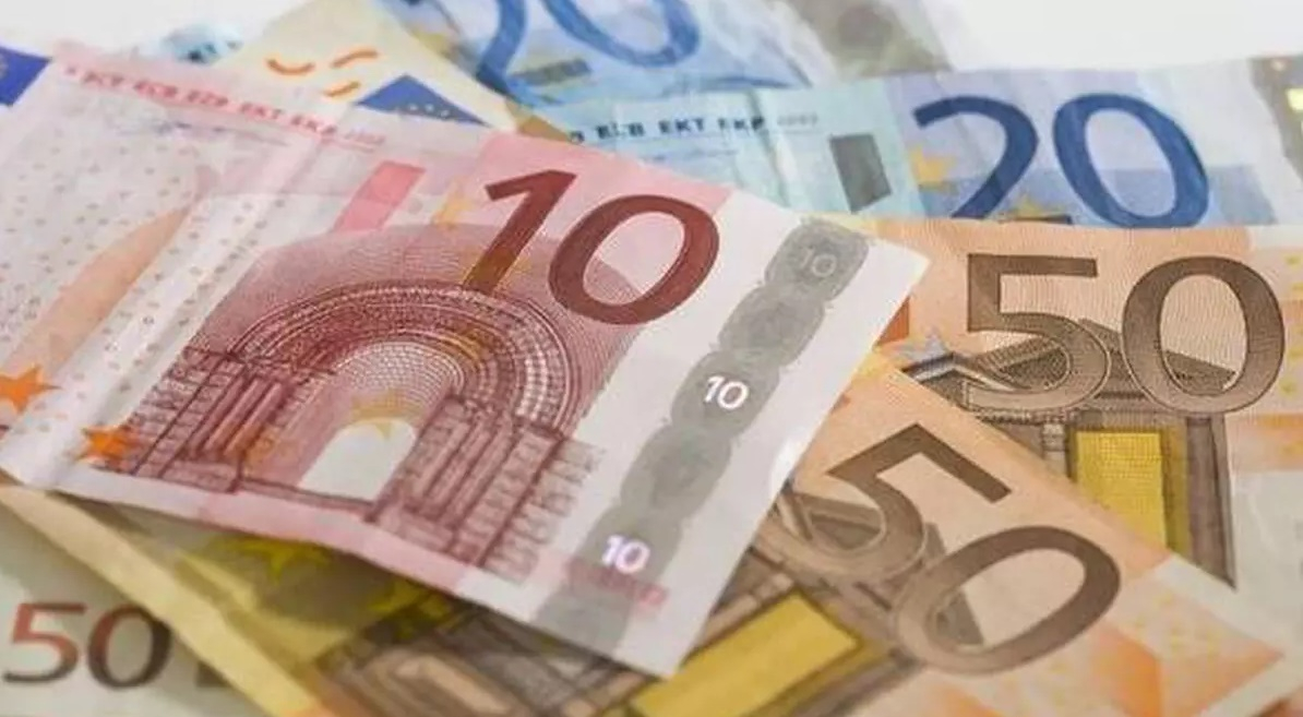Euro a coborât la minimul ultimelor trei săptămâni