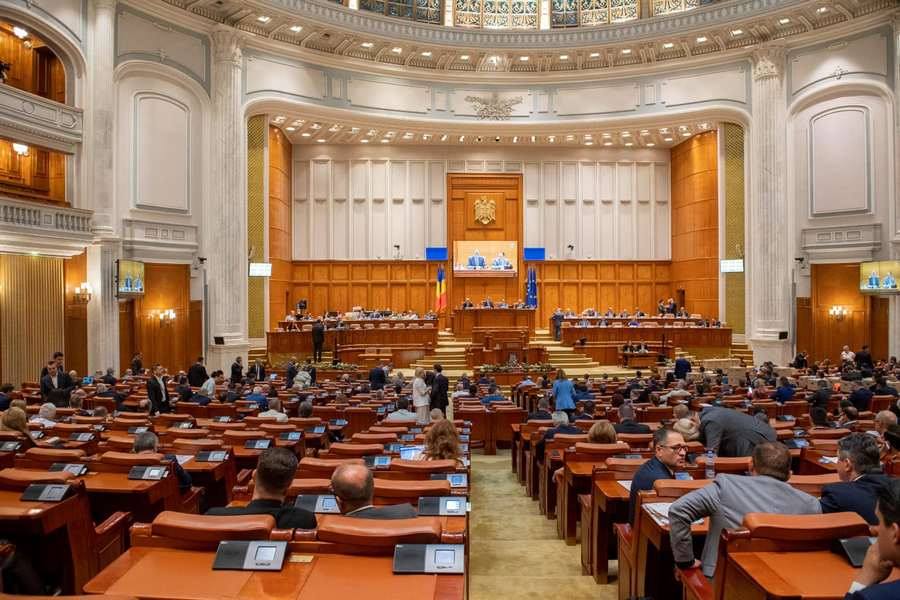 Din Senat, legea pensiilor speciale merge la promulgare