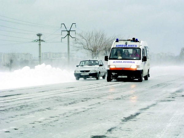 Victimele gerului salvate de Ambulanţă