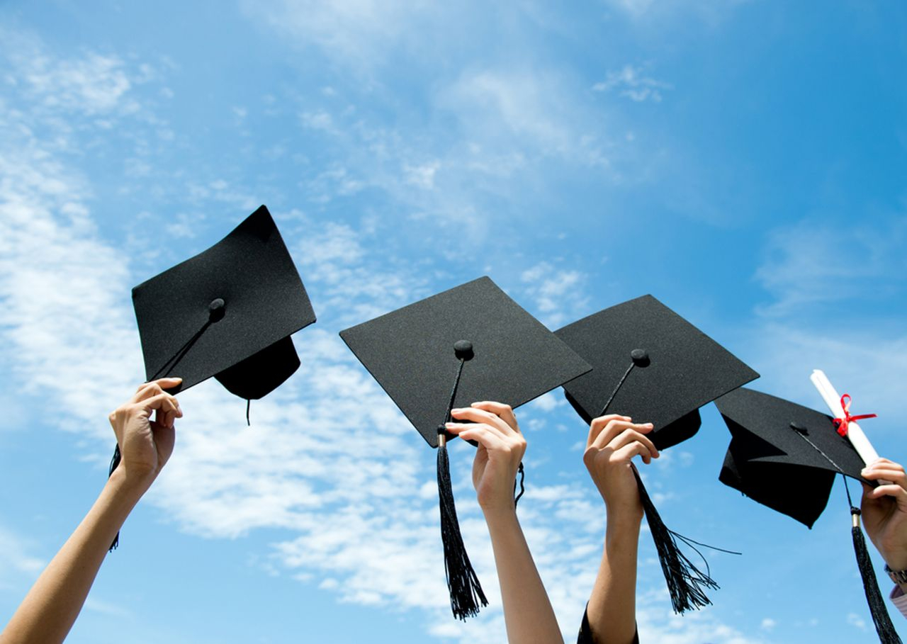 Reduceri drastice la bursele pentru studenți