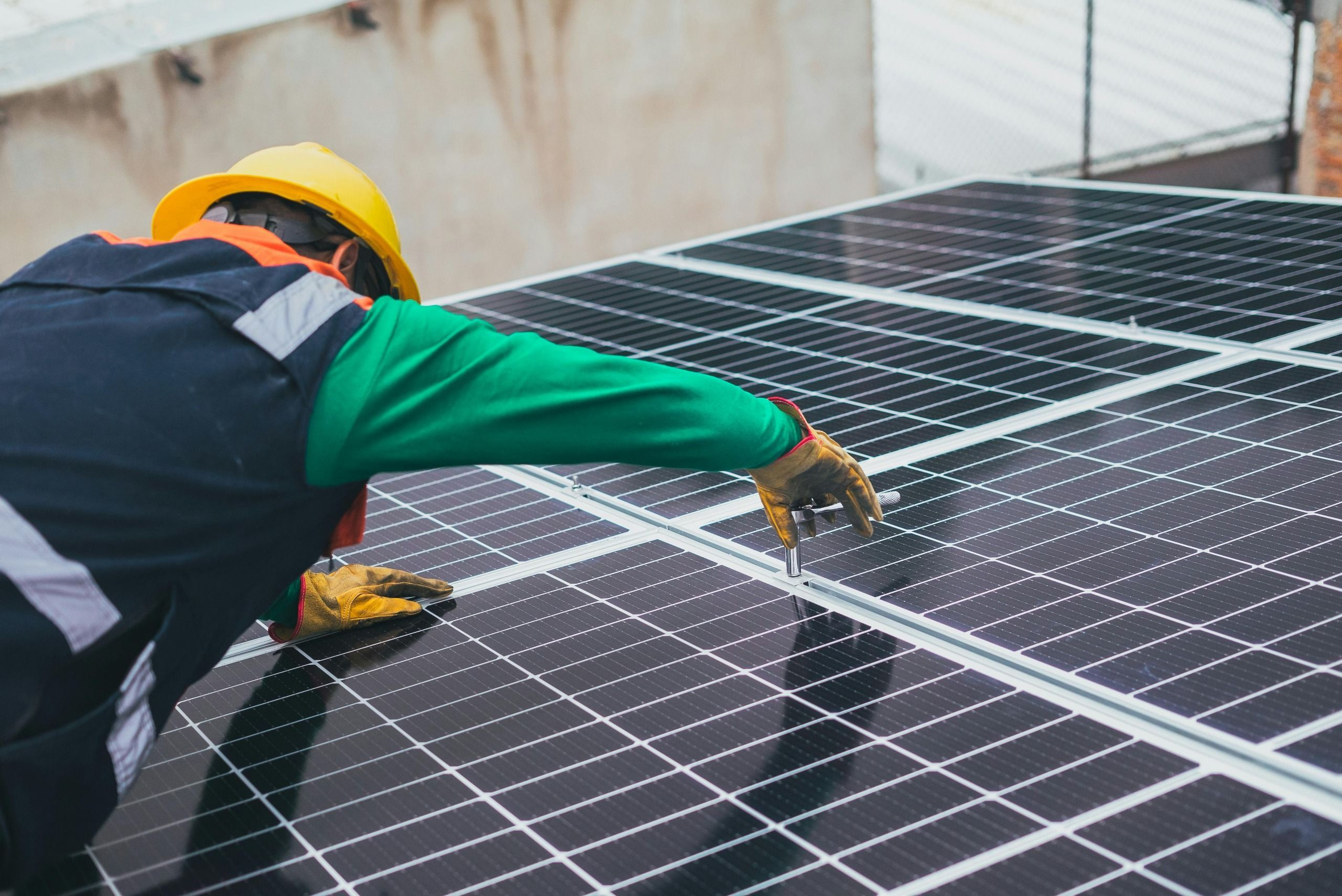 Contract atribuit pentru un parc fotovoltaic în Micro 17