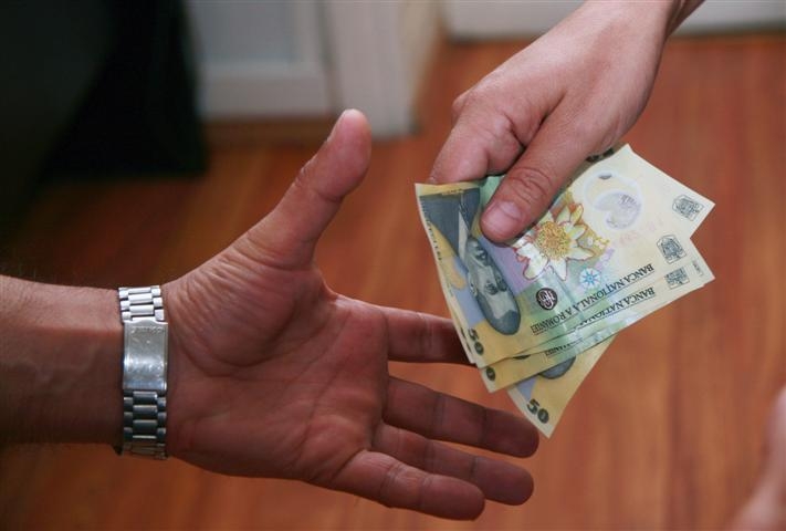 Ceferiştii îşi primesc banii înapoi, după şase ani