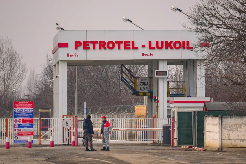 Rafinăria Petrotel Ploiești va fi repornită, cu derogare americană