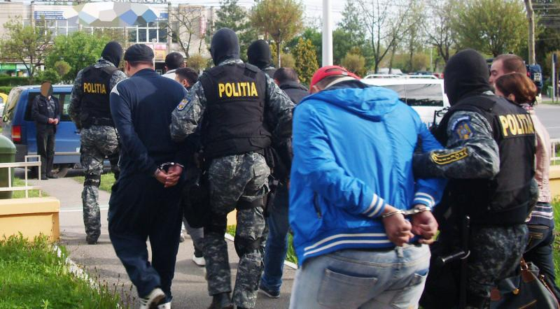”Teroriștii” cu Molotov au ajuns după gratii