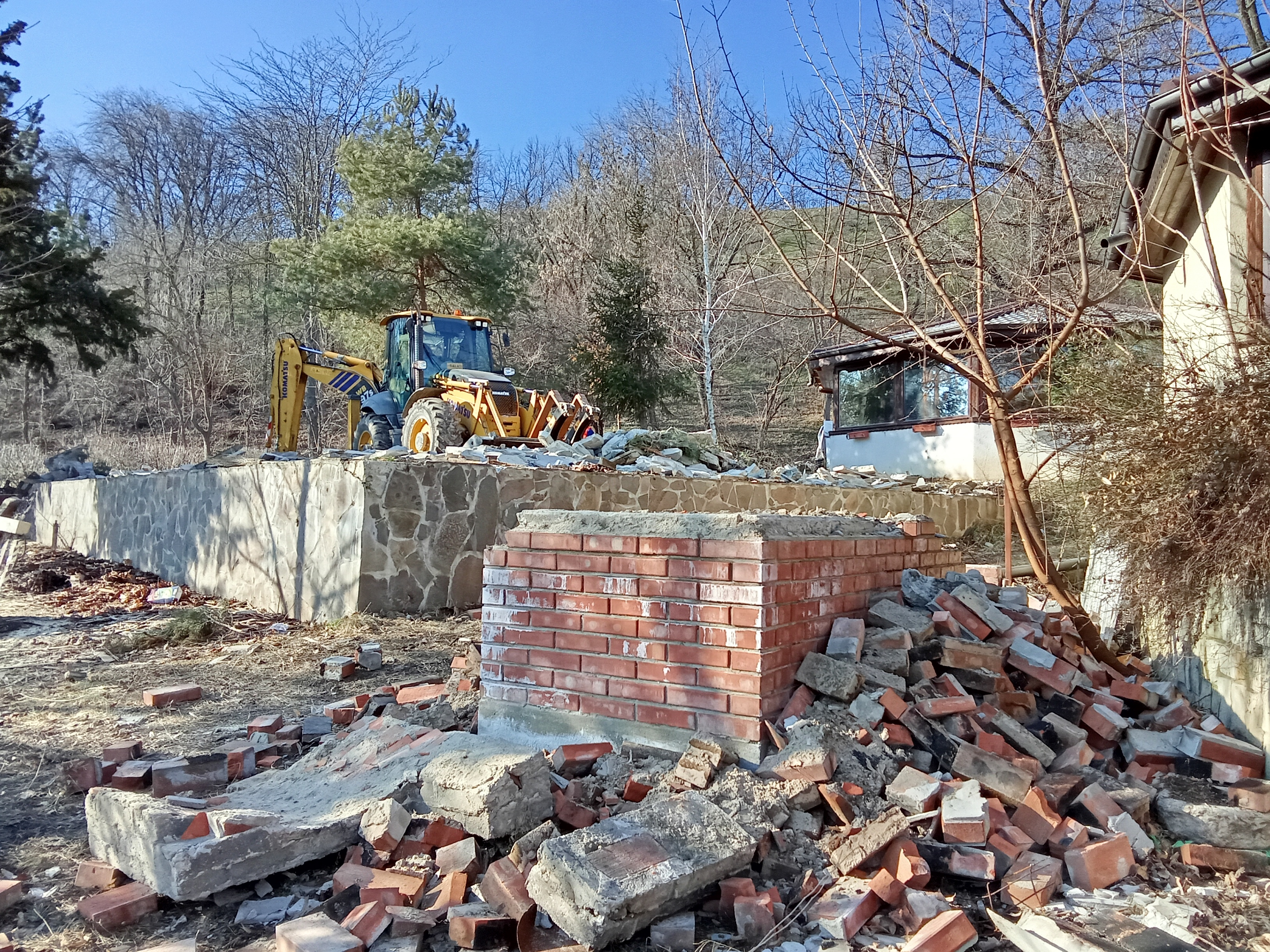 Au început demolările pe Faleza Inferioară a Dunării (FOTO)
