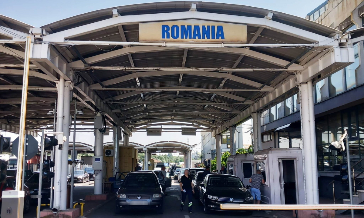Oprite la frontieră: remorci cu numere false, tractate de autoturisme din Regatul Unit al Marii Britanii