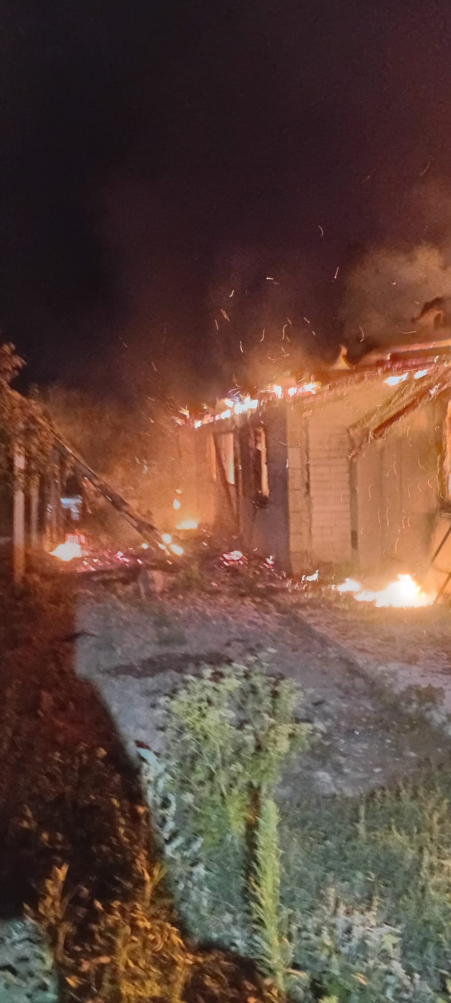 Locuință mistuită de flăcări în comuna Braniștea