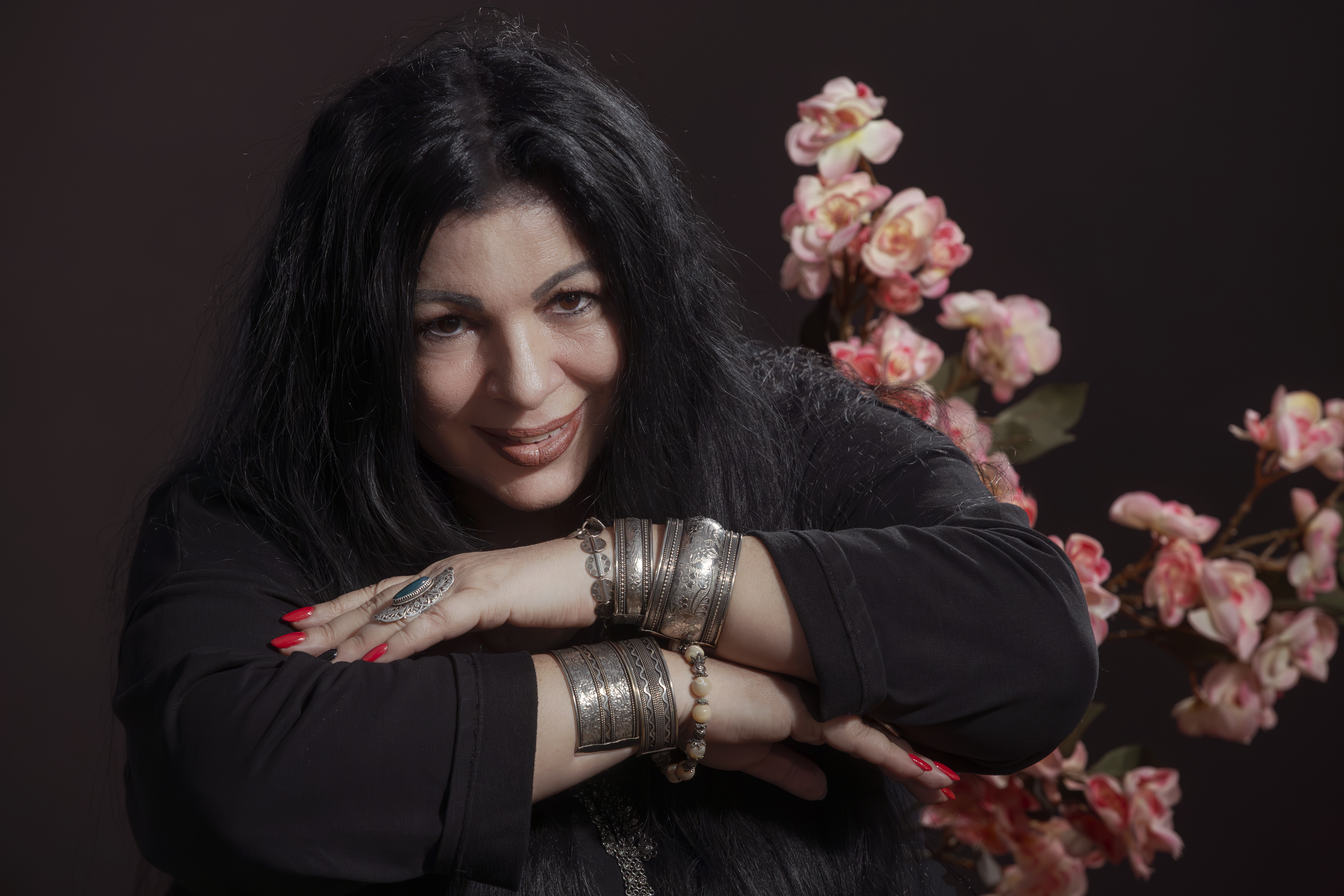 Angela Baciu îşi lansează noul volum la „Gaudeamus”