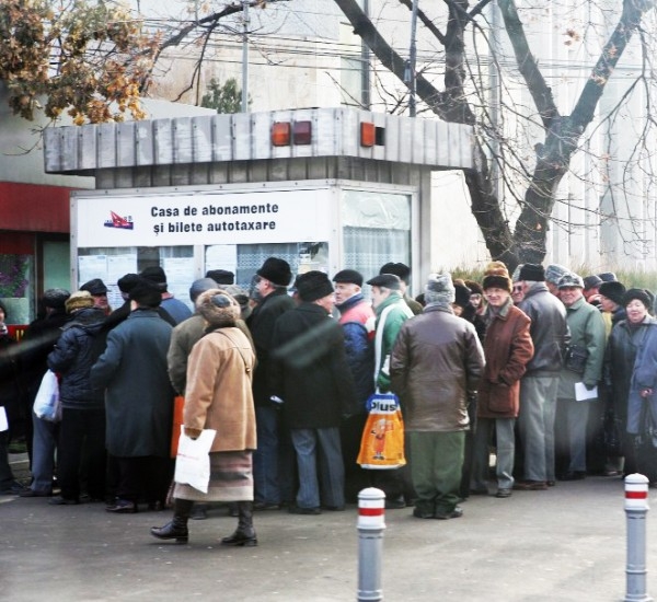 Galaţiul cozilor. Vezi aici topul celor mai mari cozi din 2012 (VIDEO)