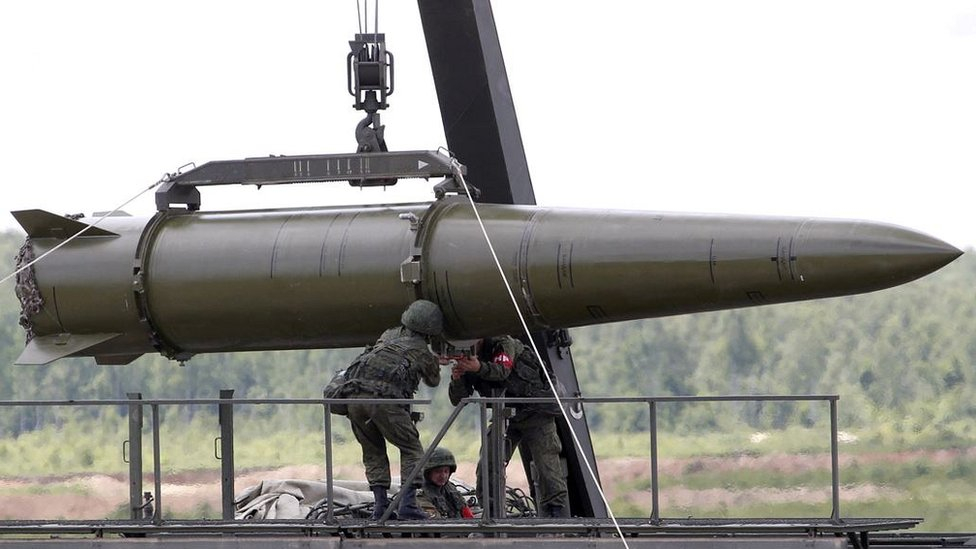 Rusia va aduce arme nucleare la frontierele Occidentului