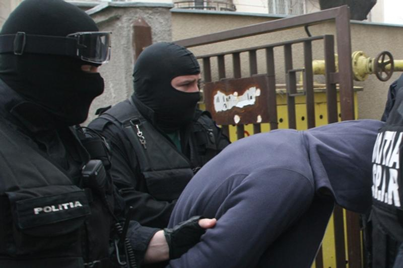 Gaşcă de drogaţi, închisă la grămadă